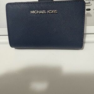 Michael Kors Blue Wallet Leather Jet Set Travel Medium Zip Bi Fold MSRP $258 NWT